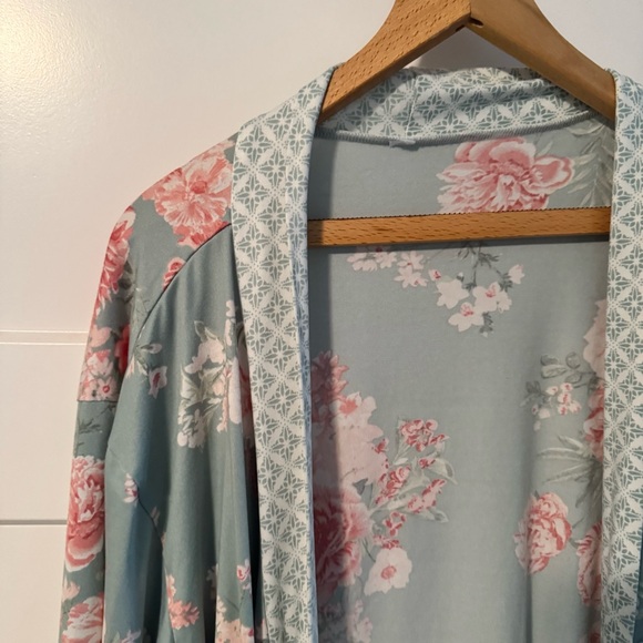 Floral Kimono Robe - Picture 3 of 4
